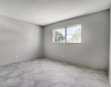 315 Venetian Drive - Photo Thumbnail 16