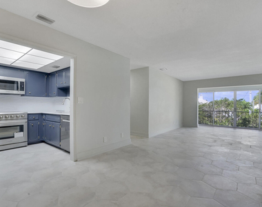 315 Venetian Drive - Photo Thumbnail 4