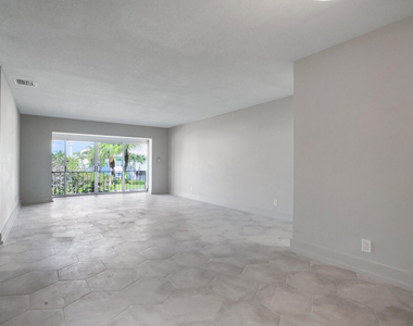 315 Venetian Drive - Photo Thumbnail 10