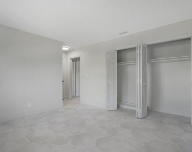 315 Venetian Drive - Photo Thumbnail 17