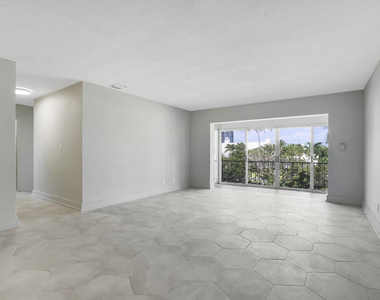 315 Venetian Drive - Photo Thumbnail 5