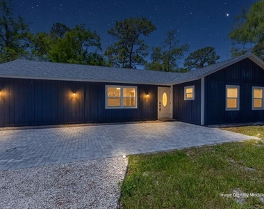 16932 W Aintree Drive W - Photo Thumbnail 2