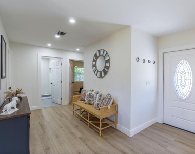 16932 W Aintree Drive W - Photo Thumbnail 10