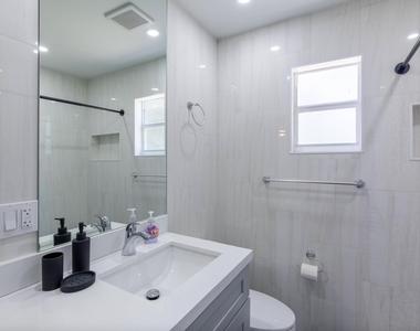 16932 W Aintree Drive W - Photo Thumbnail 21