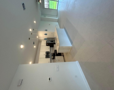 1769 Se Crosswood Way - Photo Thumbnail 3
