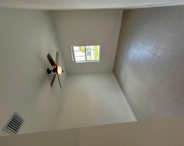 1769 Se Crosswood Way - Photo Thumbnail 18