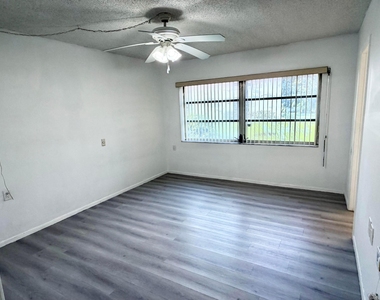 1101 Bahama Bend - Photo Thumbnail 8