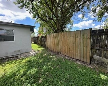 2601 Nw 64th Terrace - Photo Thumbnail 15