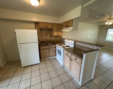 2601 Nw 64th Terrace - Photo Thumbnail 2