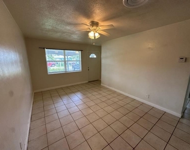 2601 Nw 64th Terrace - Photo Thumbnail 8