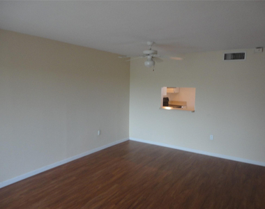731 N Pine Island Road - Photo Thumbnail 8