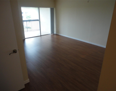 731 N Pine Island Road - Photo Thumbnail 5