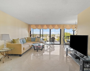 859 Jeffery Street - Photo Thumbnail 10