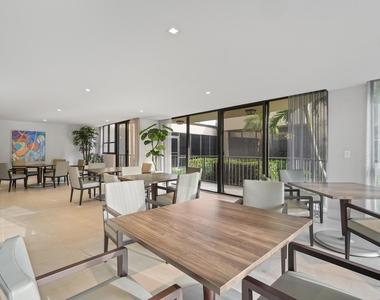 859 Jeffery Street - Photo Thumbnail 17