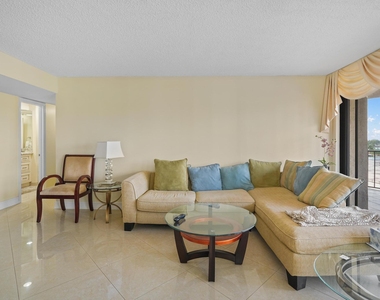 859 Jeffery Street - Photo Thumbnail 13