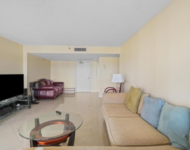 859 Jeffery Street - Photo Thumbnail 11