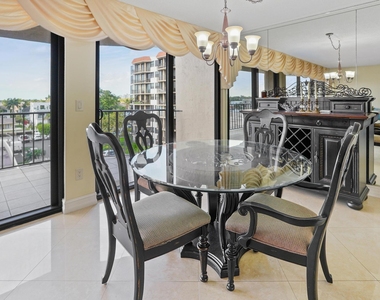 859 Jeffery Street - Photo Thumbnail 7