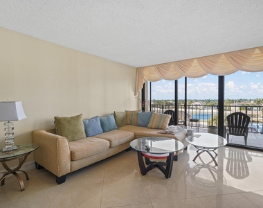 859 Jeffery Street - Photo Thumbnail 12
