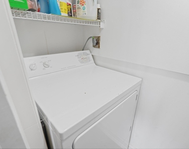 859 Jeffery Street - Photo Thumbnail 80
