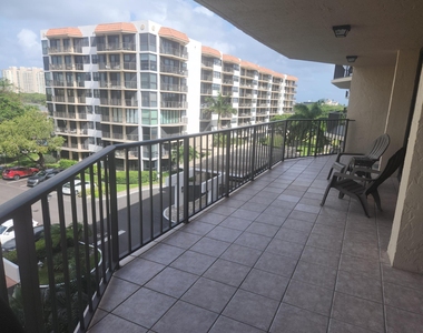 859 Jeffery Street - Photo Thumbnail 14