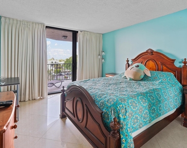 859 Jeffery Street - Photo Thumbnail 23