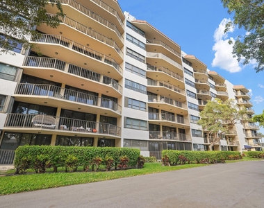 859 Jeffery Street - Photo Thumbnail 77