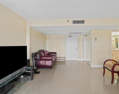 859 Jeffery Street - Photo Thumbnail 8