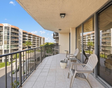 859 Jeffery Street - Photo Thumbnail 15