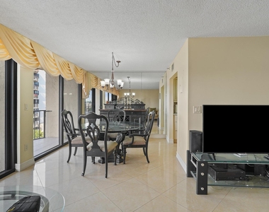 859 Jeffery Street - Photo Thumbnail 9