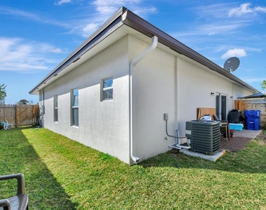 1566 W 26th Court - Photo Thumbnail 15
