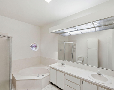 1239 Sussex Street - Photo Thumbnail 30