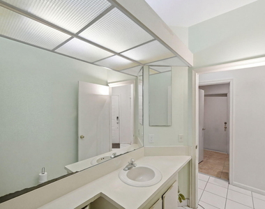 1239 Sussex Street - Photo Thumbnail 18