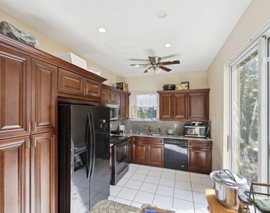 1239 Sussex Street - Photo Thumbnail 2