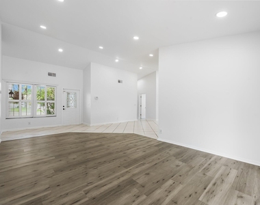 9718 Lancaster Place - Photo Thumbnail 2