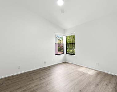 9718 Lancaster Place - Photo Thumbnail 12