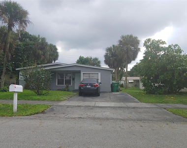 3860 Nw 8th Place - Photo Thumbnail 3