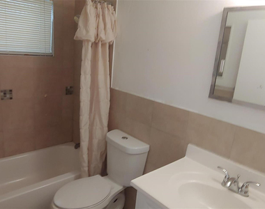3860 Nw 8th Place - Photo Thumbnail 6