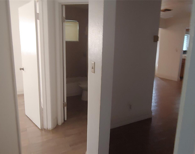 3860 Nw 8th Place - Photo Thumbnail 10