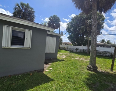 3860 Nw 8th Place - Photo Thumbnail 1