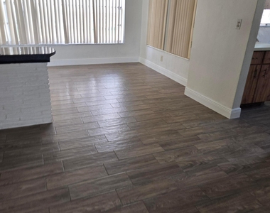3860 Nw 8th Place - Photo Thumbnail 12