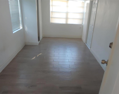 3860 Nw 8th Place - Photo Thumbnail 7
