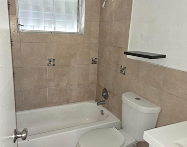 3860 Nw 8th Place - Photo Thumbnail 14