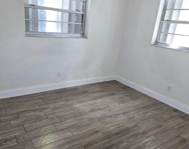 3860 Nw 8th Place - Photo Thumbnail 11