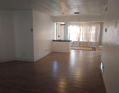 3860 Nw 8th Place - Photo Thumbnail 2