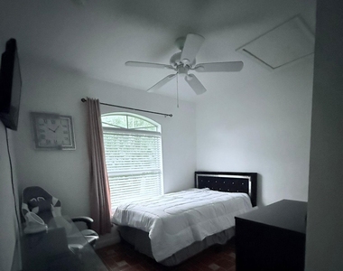 11937 Sturbridge Lane - Photo Thumbnail 8