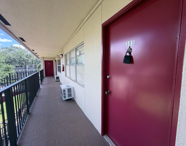 100 Sw 132nd Way - Photo Thumbnail 11