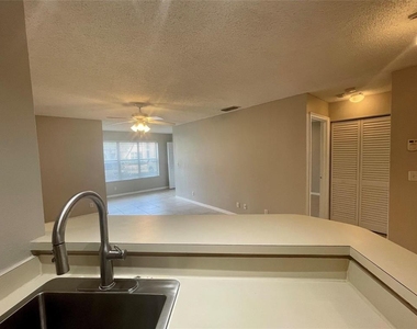 3350 N Pinewalk Dr Drive N - Photo Thumbnail 6