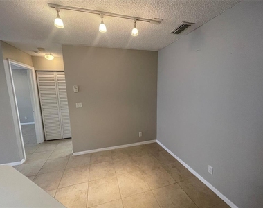 3350 N Pinewalk Dr Drive N - Photo Thumbnail 7