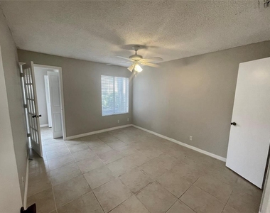 3350 N Pinewalk Dr Drive N - Photo Thumbnail 9