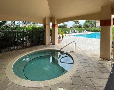 3350 N Pinewalk Dr Drive N - Photo Thumbnail 18